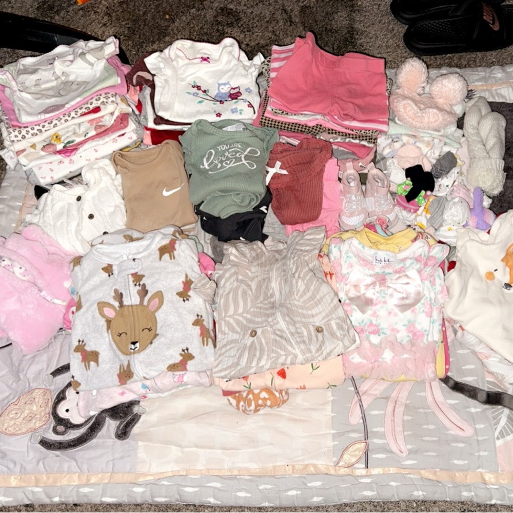 Baby girl clothes size 0-3 n 3 months all name brand selling as a budle so much